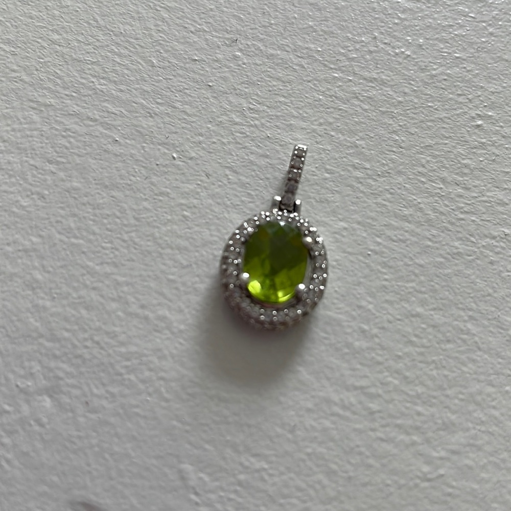 Diamond and Peridot white gold pendant